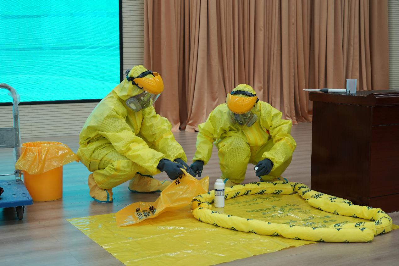 我校举办实验室安全培训与应急演练活动